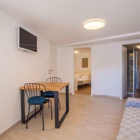 Apartmani Kraj Mora Cres Exterior foto