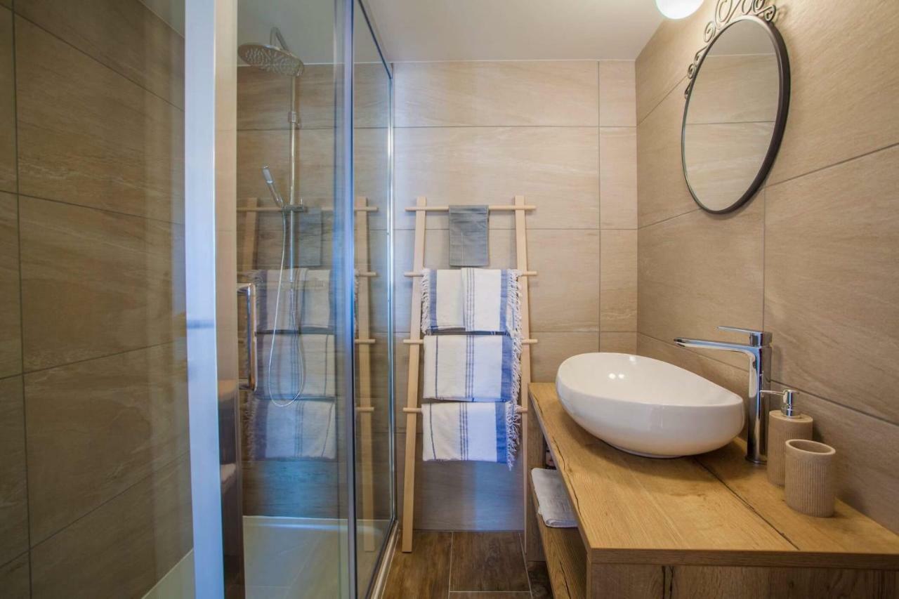Apartmani Kraj Mora Cres Exterior foto