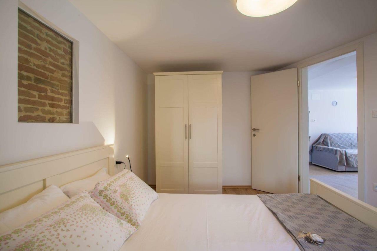 Apartmani Kraj Mora Cres Exterior foto