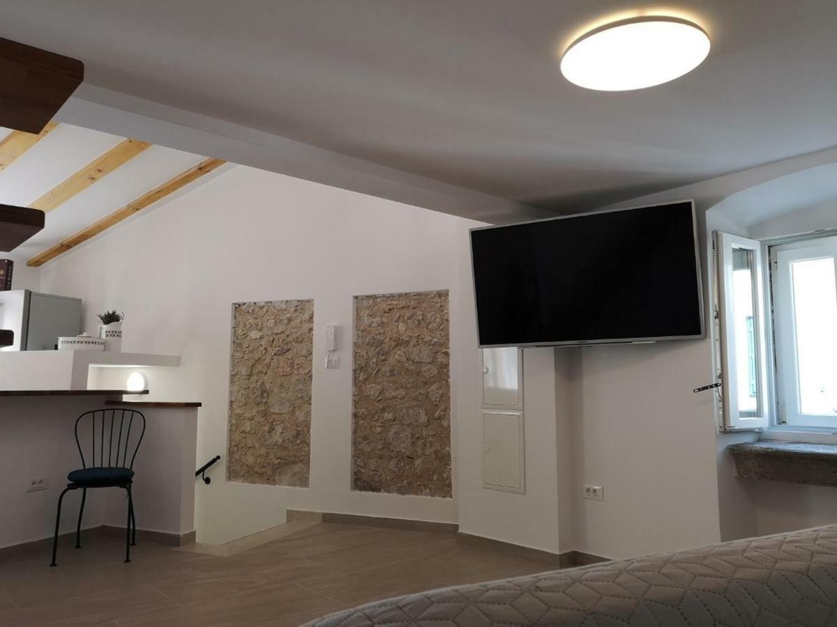 Apartmani Kraj Mora Cres Exterior foto