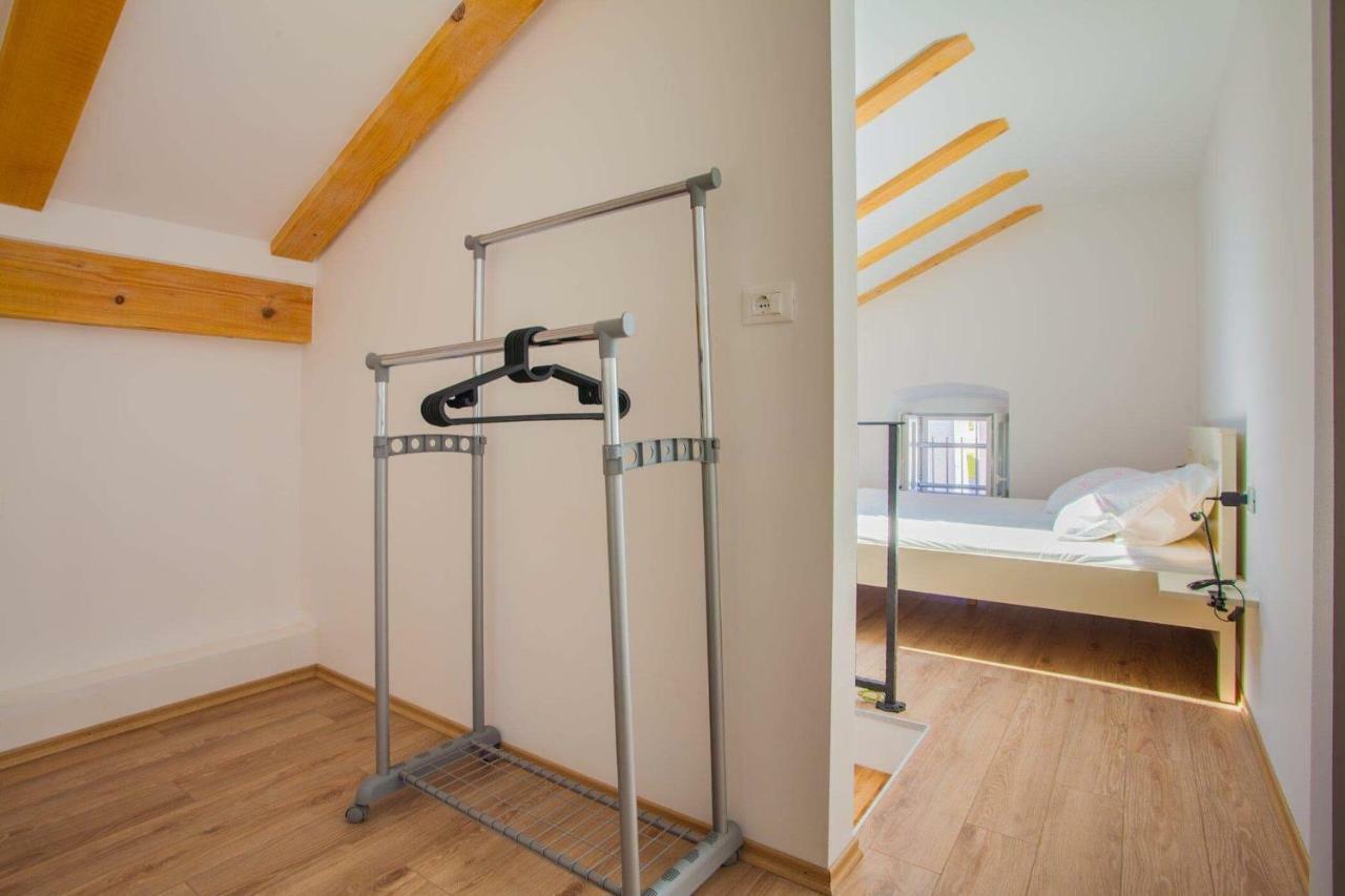 Apartmani Kraj Mora Cres Exterior foto