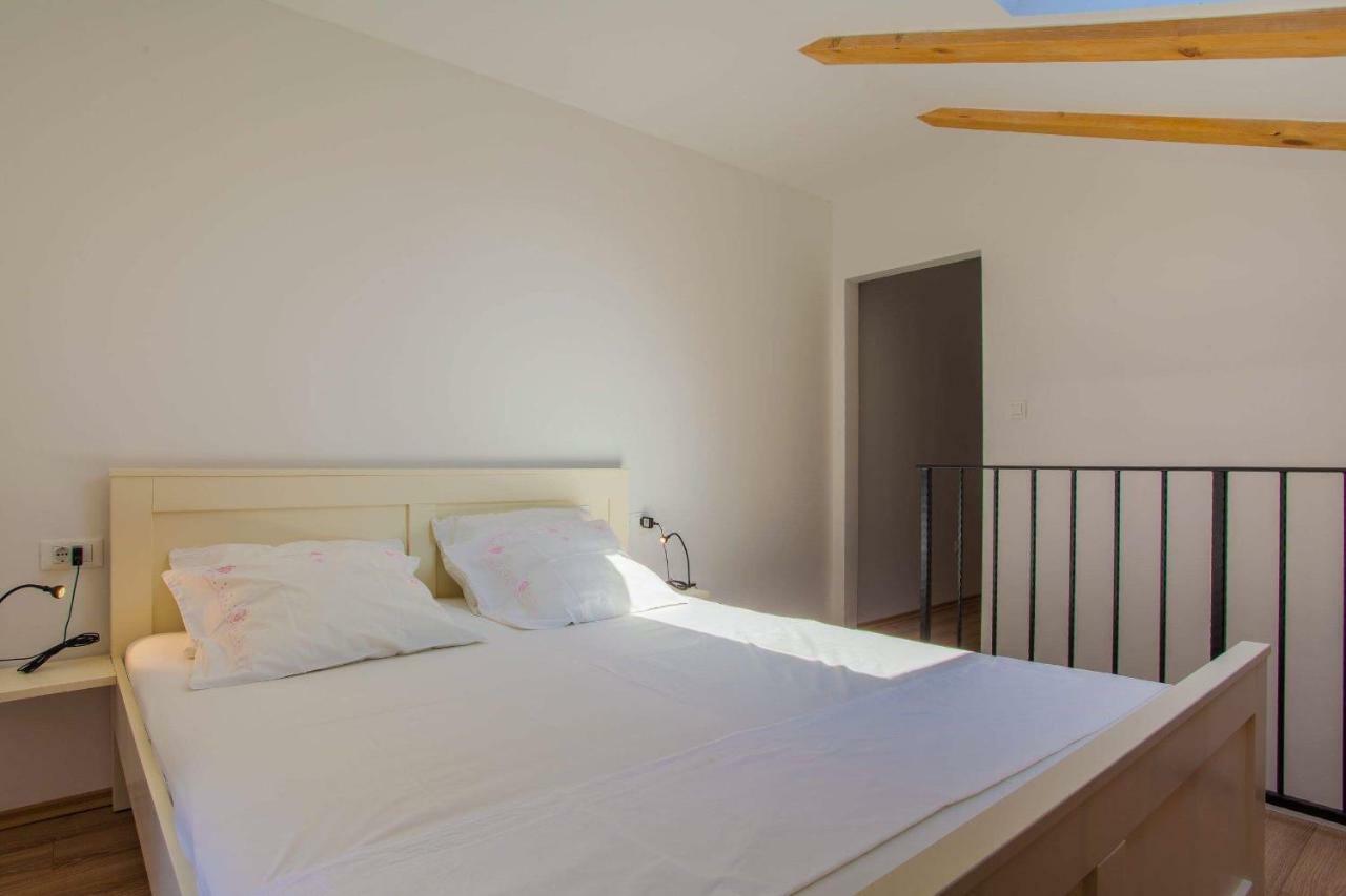 Apartmani Kraj Mora Cres Exterior foto