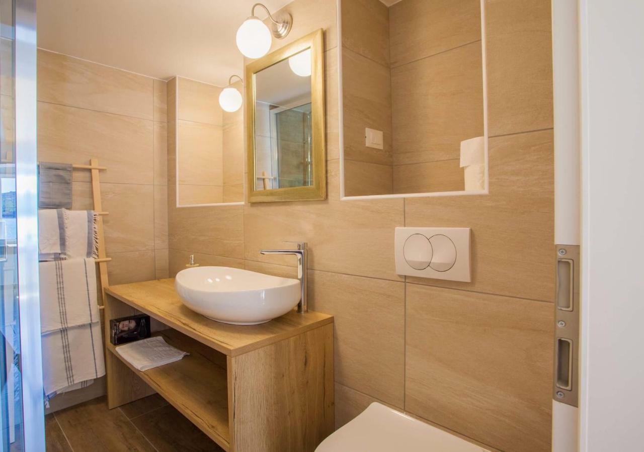 Apartmani Kraj Mora Cres Exterior foto