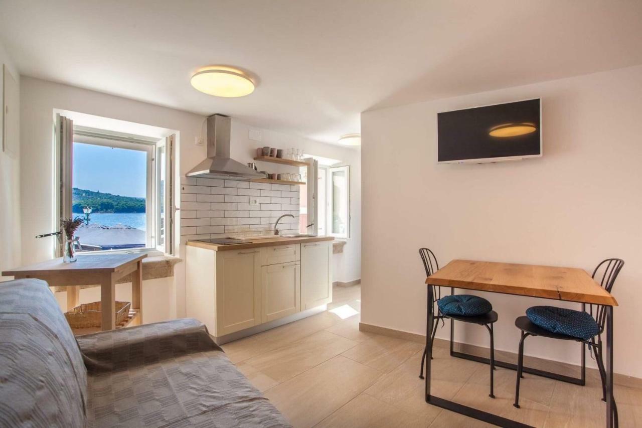 Apartmani Kraj Mora Cres Exterior foto