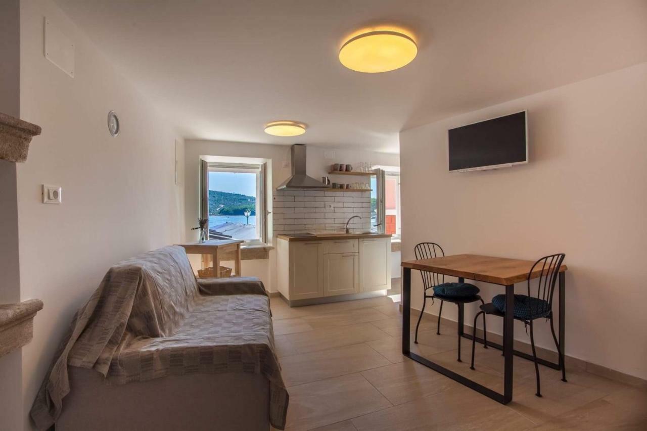 Apartmani Kraj Mora Cres Exterior foto